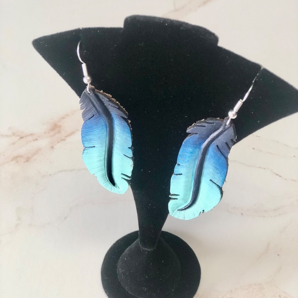Western Leather Feather Earrings: Hand-Painted Navy Blue, Ombre Style - Picture 2 of 3